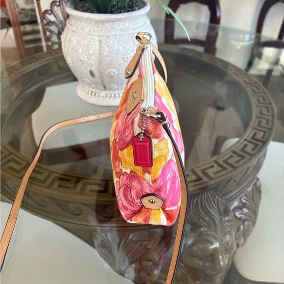 🩷💛COACH ASHLEY SMALL FLORAL CANVAS & LEATHER CROSSBODY/SHOULDER BAG!🩷💛 - Picture 6 of 8